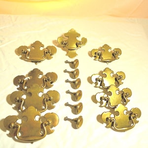 15 femtondelade lådhandtag i mässing * Keeler Brass Co Hardware KBC Grand Rapids Michigan Vintage lådhandtag * Dörrknoppar * Bakstycke och bygel