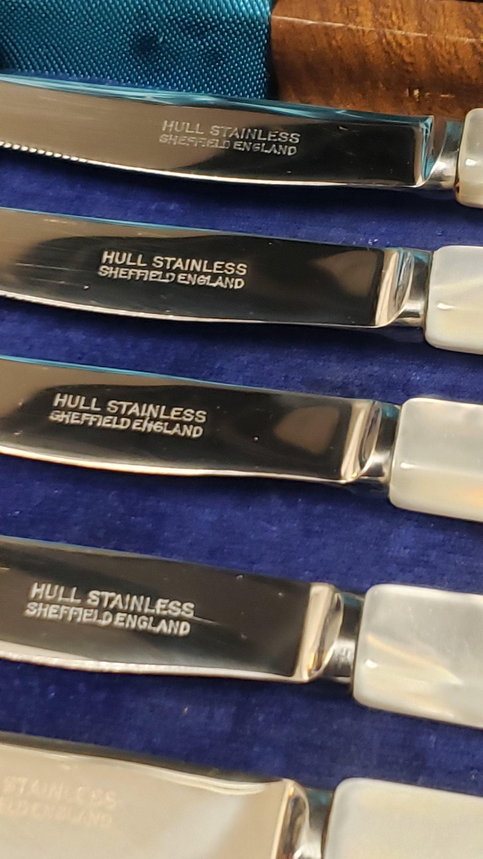 Vintage Hull Stainless Steel Serrated Butter Knife Set With White