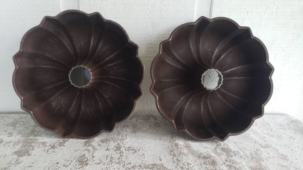 Vintage Cast Iron Mini Bundt Cake Muffin Pan with Handles UNMARKED