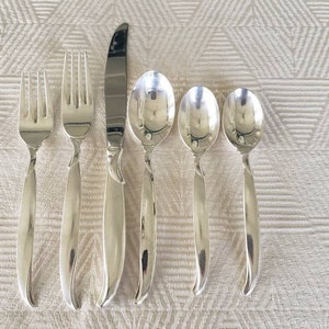 Cubertería plateada "Flair" de 1847, servicio para 12 personas, juego de 9 piezas (juego de 3 piezas para jóvenes), con caja de almacenamiento de fieltro resistente al deslustre.