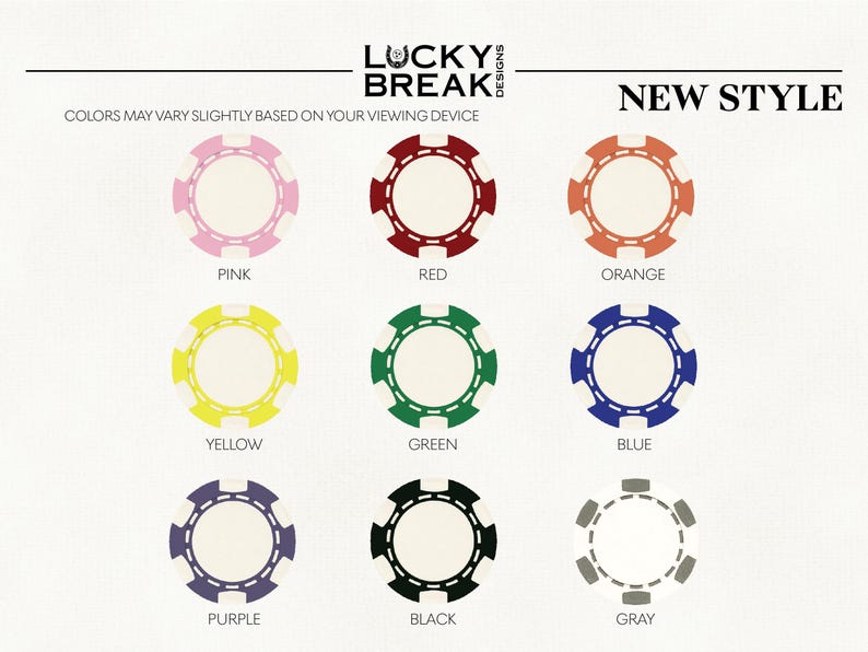 Op de afbeelding: Negen pokerchips in verschillende kleuren: roze, rood, oranje, geel, groen, blauw, paars, zwart en grijs. Elke chip heeft een wit midden en een patroonrand. De tekst "NEW STYLE" wordt weergegeven.