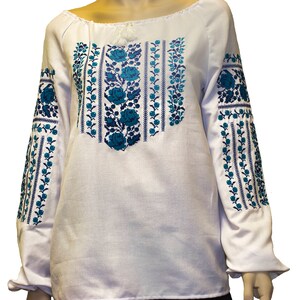Ukrainische gestickte Boho-Bluse Vyshyvanka, weißer Leinenstoff.      (2695)