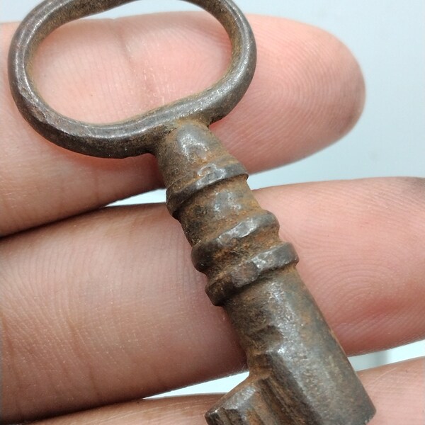 Genuine Antique Skeleton Key !