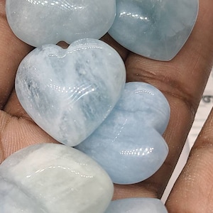Blaues Aquamarin Herz/Gestein und Mineral/gepufftes Herz/Herzform Kristall/Mineral/Edelstein/Cabochon/Schnitzerei/poliert/babyblau aqua
