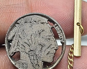 Grote Vintage 1938 Buffalo Nickle Indian Head uitgesneden munt als pin met sieraden clutch terug!