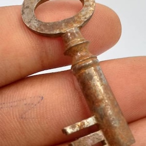 Genuine Antique Skeleton Key !