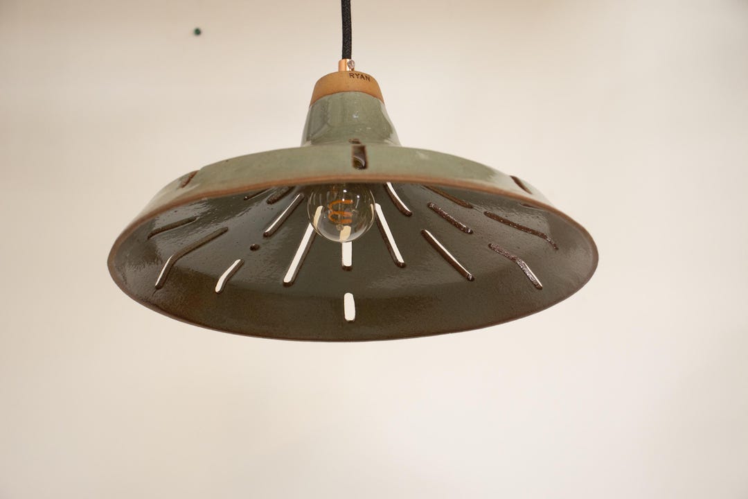 BARN SHADE、ペンダント ランプ、Ryan Bryant、照明、モダン、ミッド