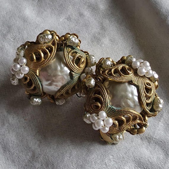 Vintage Robert Pearl Earrings – 1950s Brass Filigree, Baroque Style