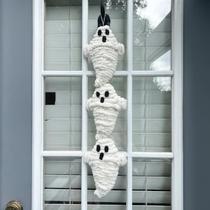 Hanging ghost trio