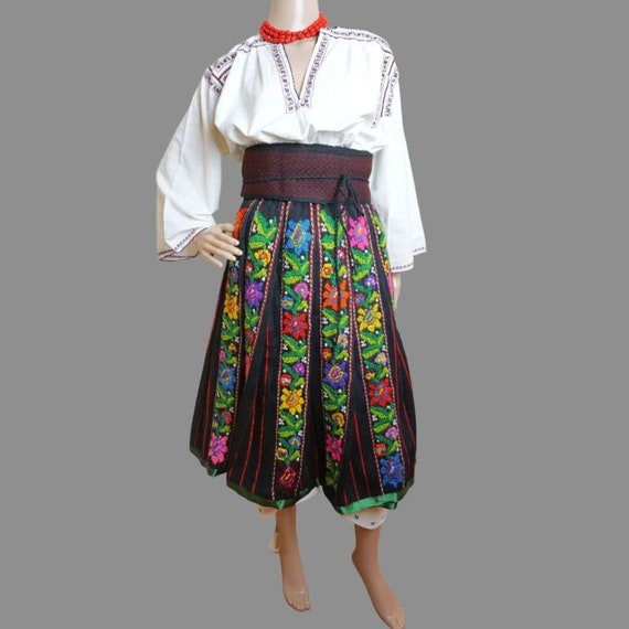 Romanian antique folk costume, Romanian tradition… - image 1