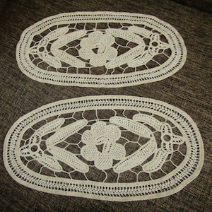 Romanian point lace , pair of macrame doilies , handmade Romanian lace doilies vintage  35 cm x 18 cm / 14 inches x 7 inches