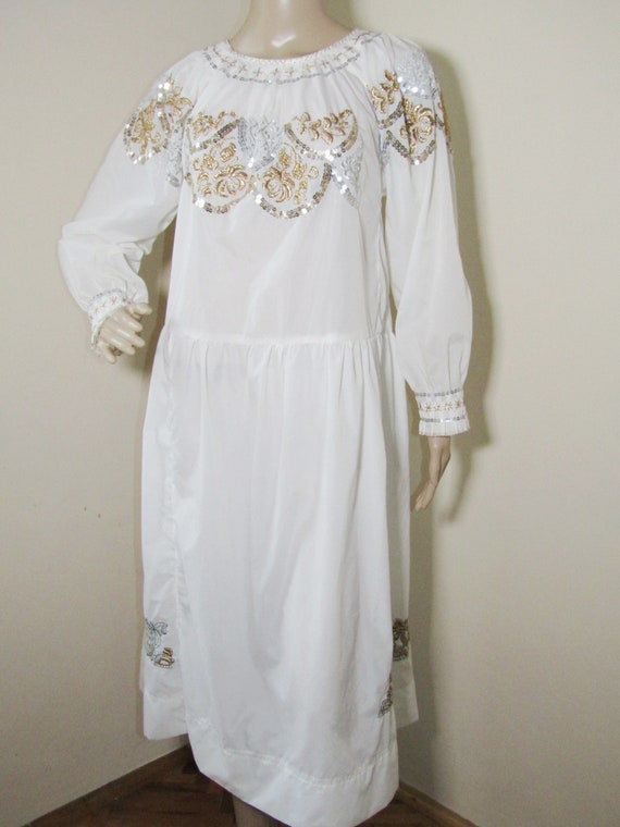 Romanian peasant dress , ethnic Romanian costume d