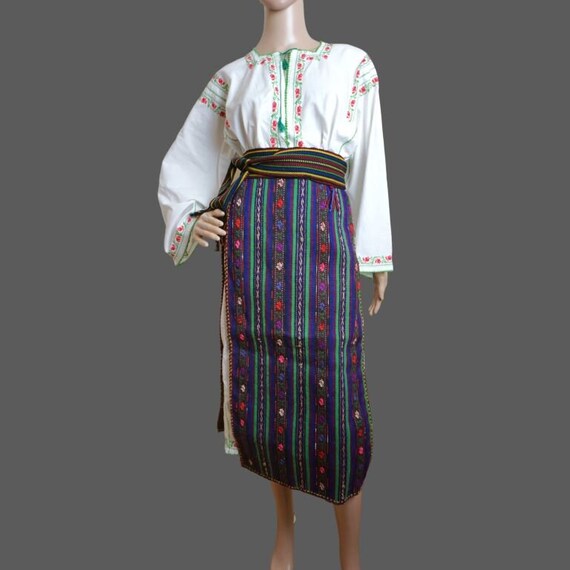 Traditional Romanian clothing , hand embroidered … - image 1