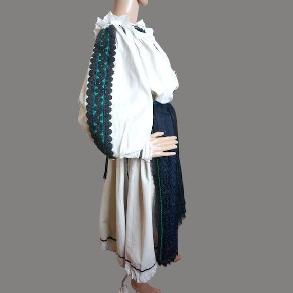 Antique Romanian traditional clothing,  Romanian … - image 3