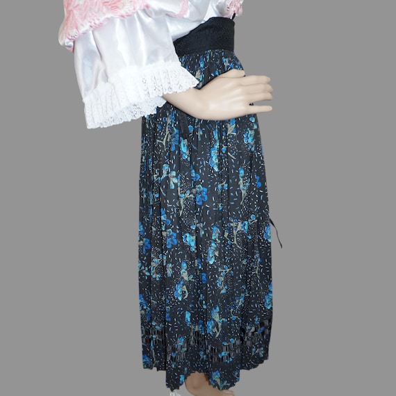 Vintage Hungarian or Romanian  folk skirt from  T… - image 7