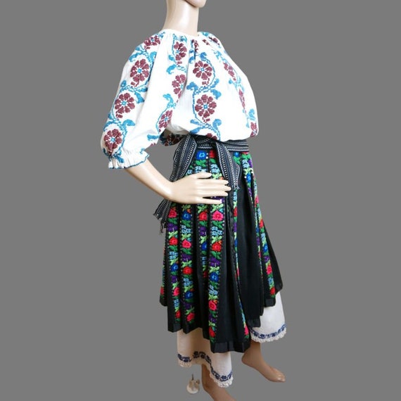 Handmade Romanian folk costume, Romanian ethnic o… - image 3