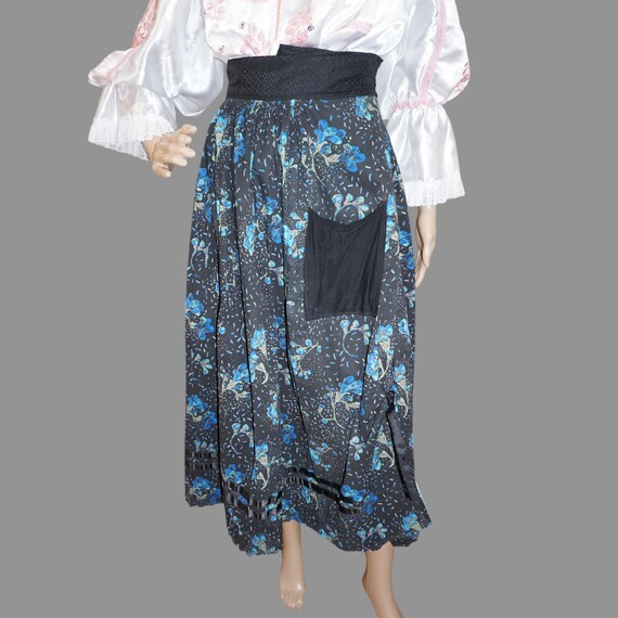 Vintage Hungarian or Romanian  folk skirt from  T… - image 2