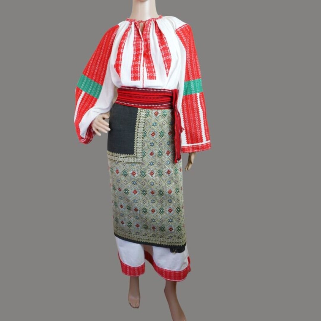 1940年代の赤い刺繍のルーマニアブラウス 赤刺繍 1940年代の赤い刺繍のルーマニアブラウス 赤刺繍 1940年代の赤い刺繍の