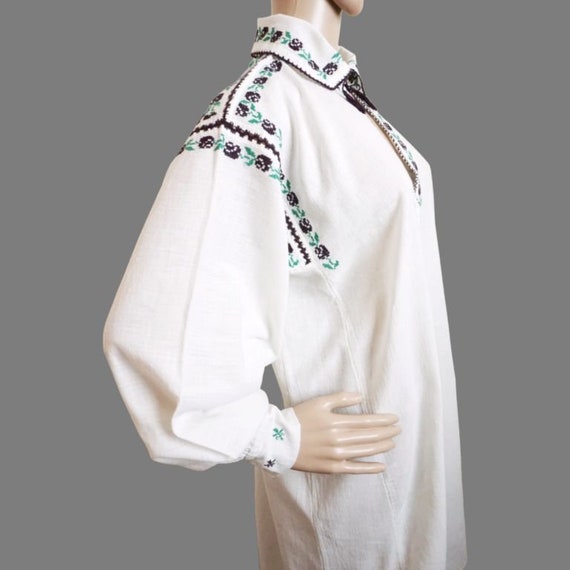 Antique Romanian peasant long shirt , ethnic Roma… - image 2