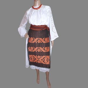 Exquisite Vintage Romanian Folk Wear with Hand‑Embroidered Blouse, Cotton Skirt & Silk‑Thread Traditional Aprons