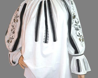 ルーマニア刺繍ハンドメイド民族ブラウスヴィンテージ衣装刺繍Tシャツ