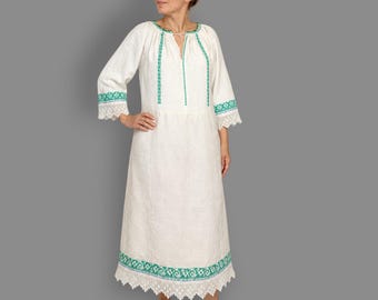 Handmade Romanian Folk Dress from Carbunari, Banat region : Vintage Embroidered Dress, Size M-L