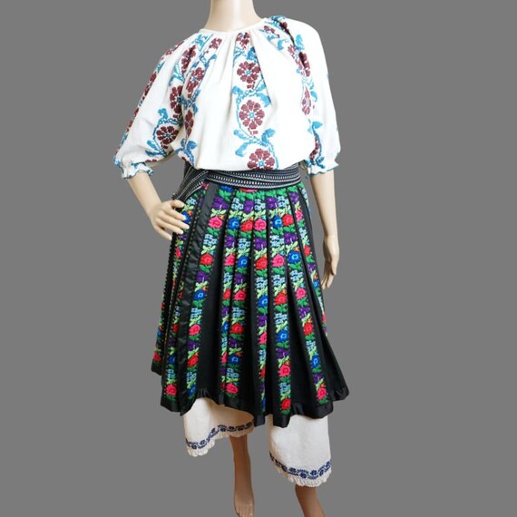 Handmade Romanian folk costume, Romanian ethnic o… - image 2