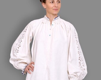 Vintage Rumänische Bluse von ARAD, Siebenbürgen: Antikes besticktes ethnisches Hemd, Größe S-M