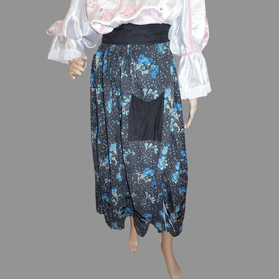 Vintage Hungarian or Romanian  folk skirt from  T… - image 3