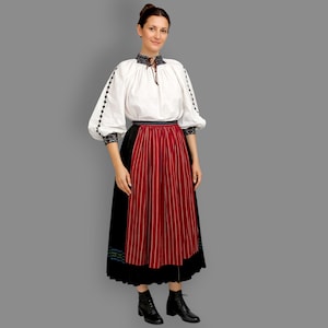 Vintage Hungarian Folk Costume: Embroidered Blouse, Pleated Skirt, Apron (Size S-M)