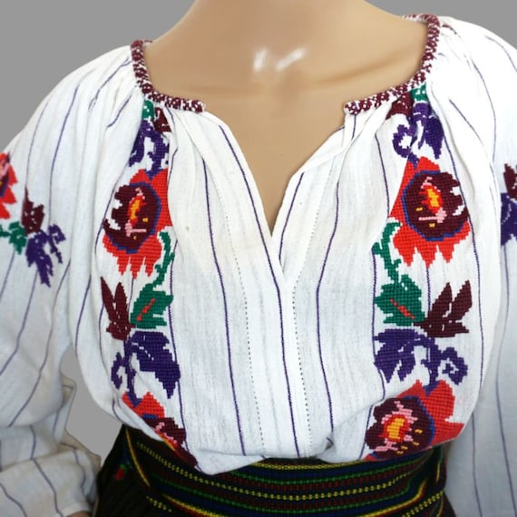 Romanian traditional clothing , Romanian traditio… - image 2