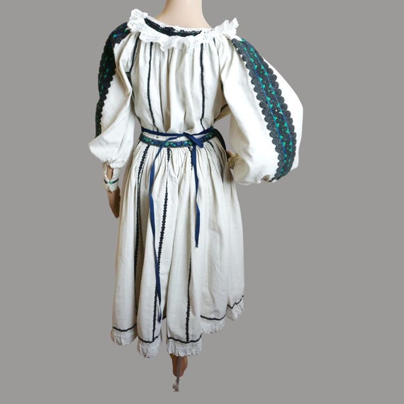 Antique Romanian traditional clothing,  Romanian … - image 4