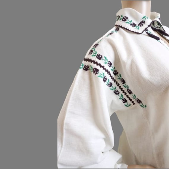 Antique Romanian peasant long shirt , ethnic Roma… - image 4