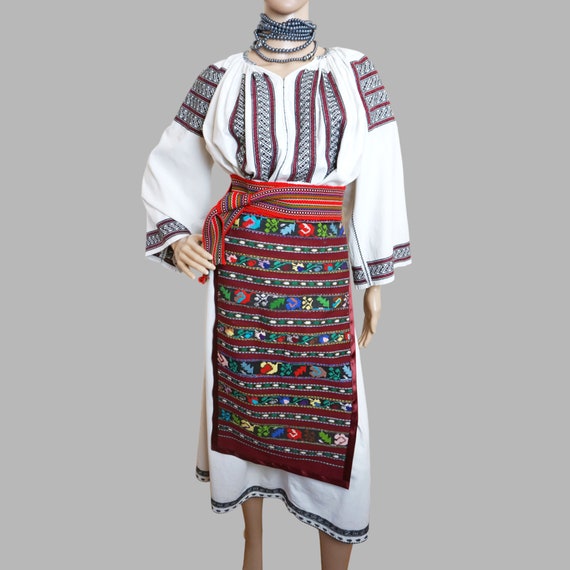 Vetements traditionnels roumains Tenue traditionnelle roumaine Costume folklorique roumain Vetements folkloriques roumains faits main taille S M Etsy France