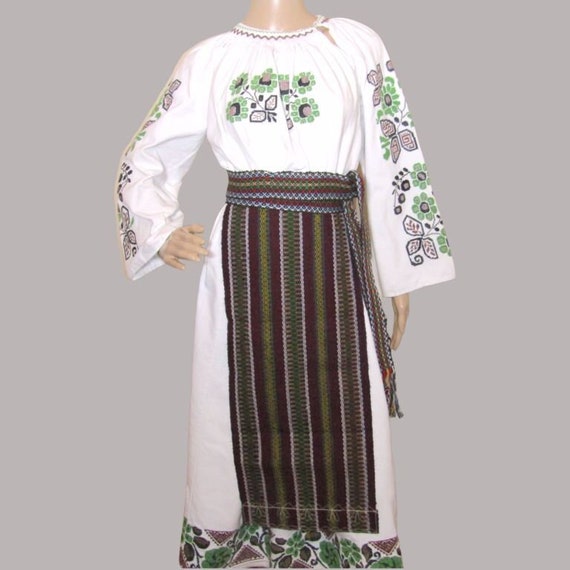 Romanian antique  costume, Romanian ethnic outfit 