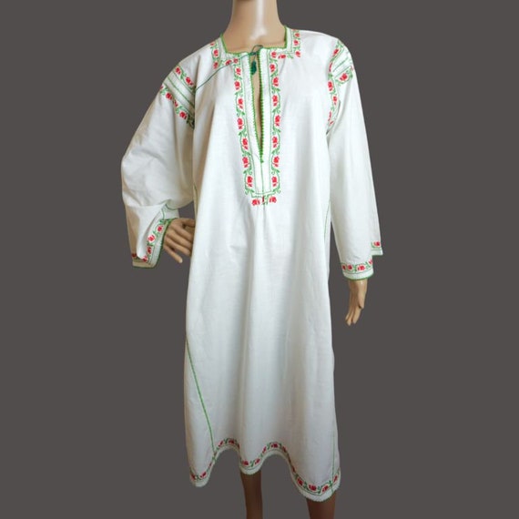 Traditional Romanian clothing , hand embroidered … - image 9