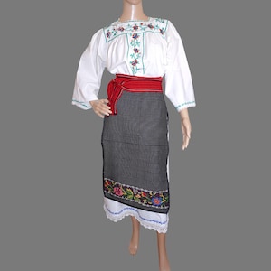 Handmade Romanian folk costume - vintage traditional Romanian clothing size M