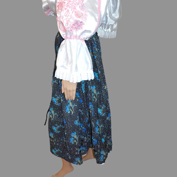 Vintage Hungarian or Romanian  folk skirt from  T… - image 4