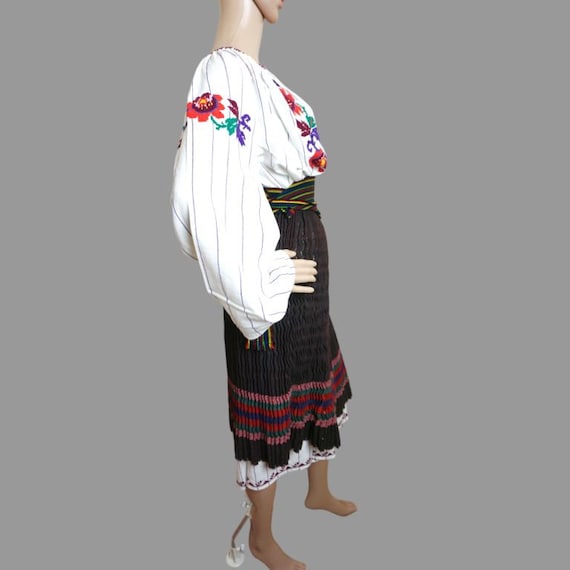 Romanian traditional clothing , Romanian traditio… - image 5