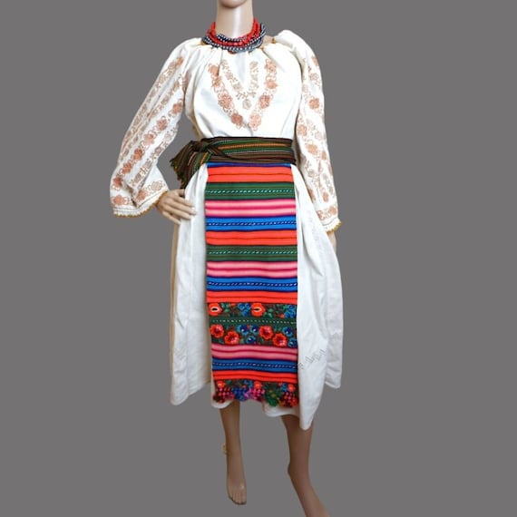 Traditional Romanian clothing , hand embroidered … - image 1