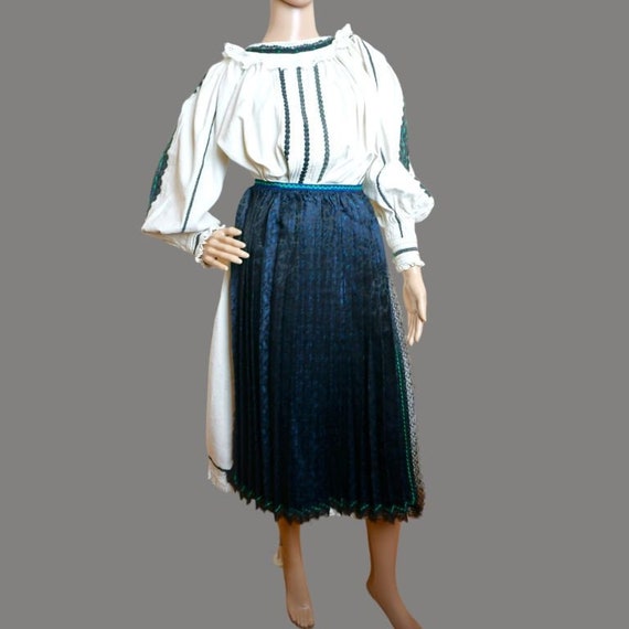 Antique Romanian traditional clothing,  Romanian … - image 1