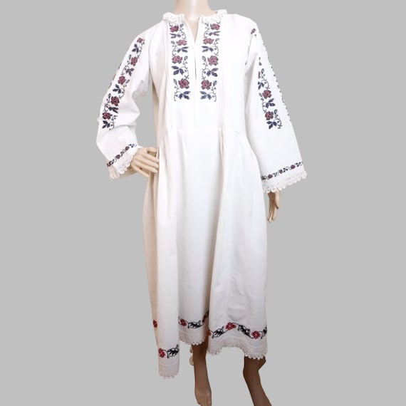 Antique Romanian peasant dress, ethnic Romanian h… - image 2