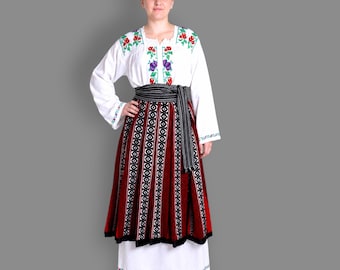 Handmade Romanian folk costume from Oltenia  - vintage traditional Romanian clothing size L-XL