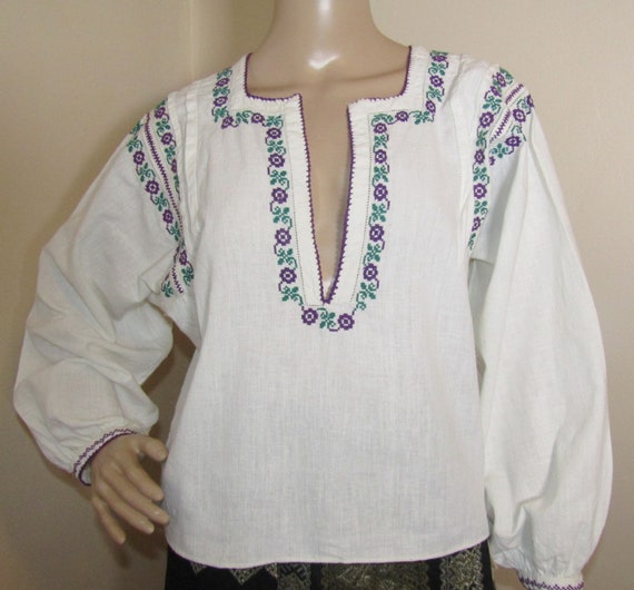 Romanian peasant blouse / top vintage Romanian han