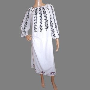 Authentic Vintage Romanian Hand-Embroidered Dress – Traditional Romanian Blouse (Size 36–38 | S)