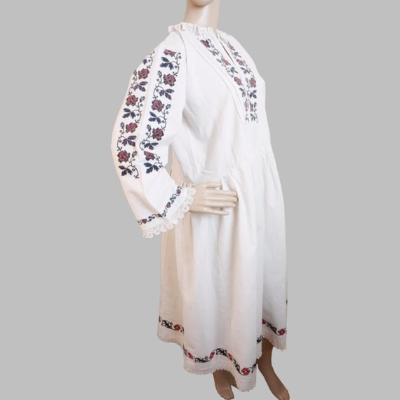 Antique Romanian peasant dress, ethnic Romanian h… - image 3