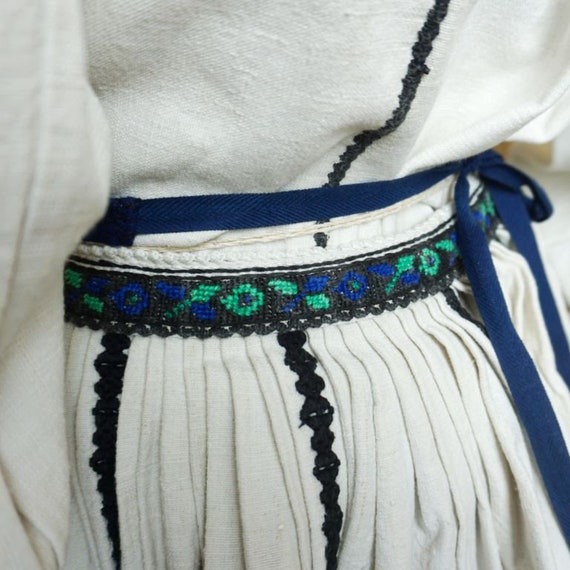 Antique Romanian traditional clothing,  Romanian … - image 5