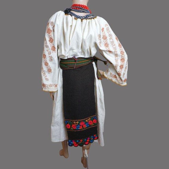 Traditional Romanian clothing , hand embroidered … - image 5