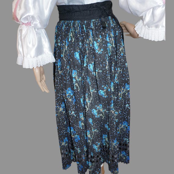 Vintage Hungarian or Romanian  folk skirt from  T… - image 6