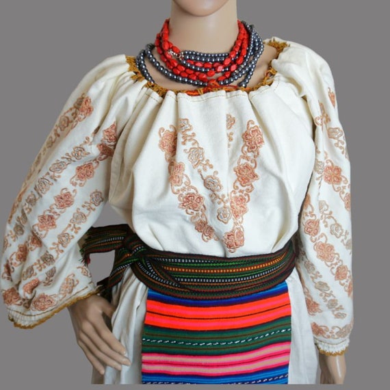 Traditional Romanian clothing , hand embroidered … - image 3